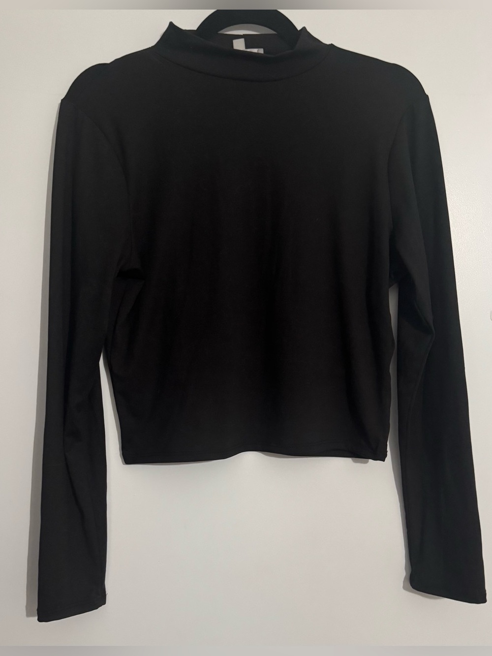 NWOT Black Mock Neck Long Sleeve Cropped Top Size Large